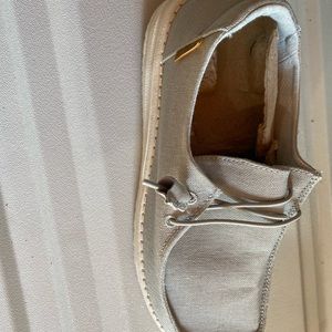 Womens hey dudes sz 8 in excellent condition.